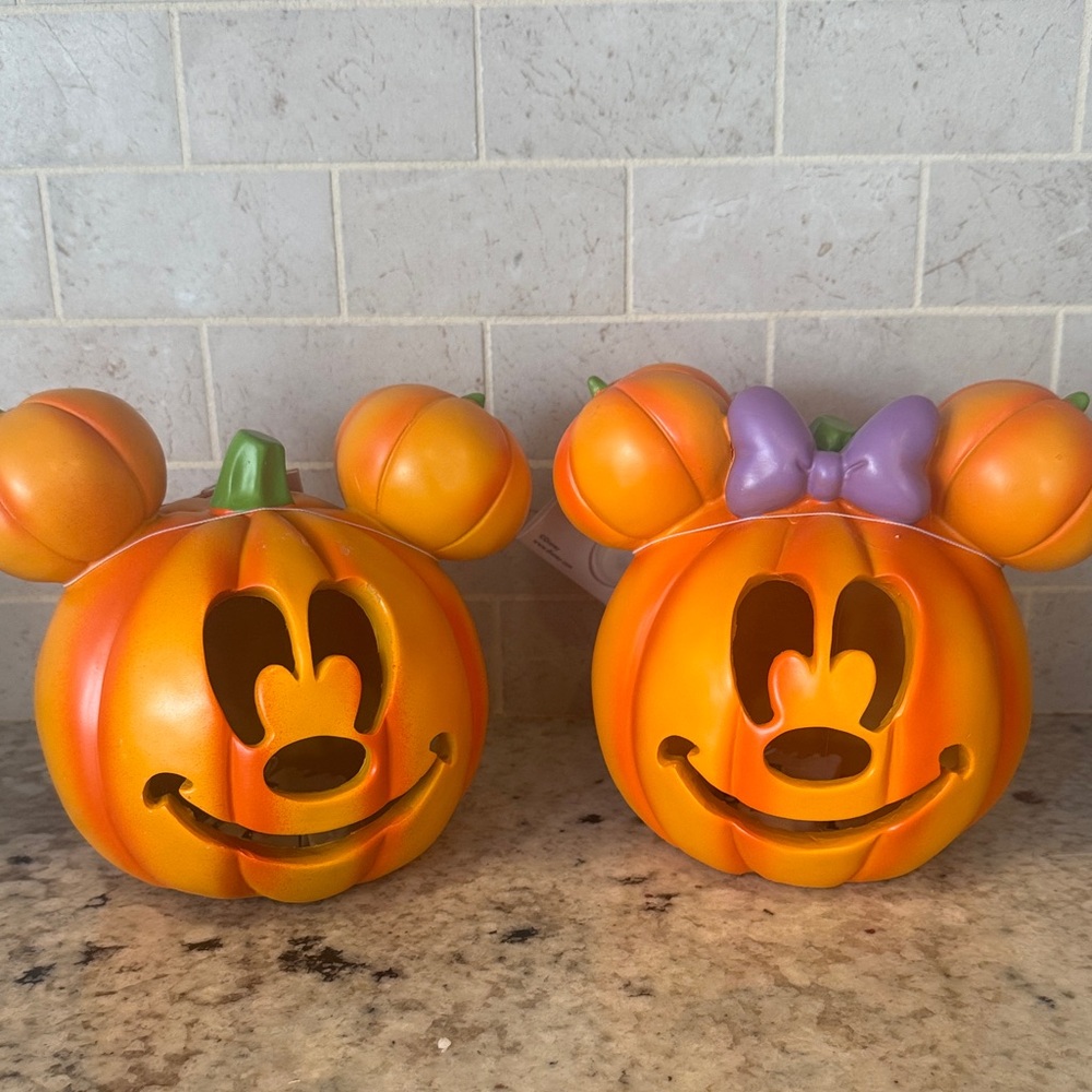 NWT Mickey & Minnie Light up Pumpkin Fall Halloween Set